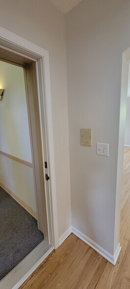 Building Photo - 4957 N Wolcott Ave