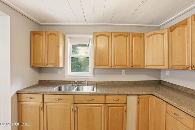 Building Photo - 61 Cassville Rd