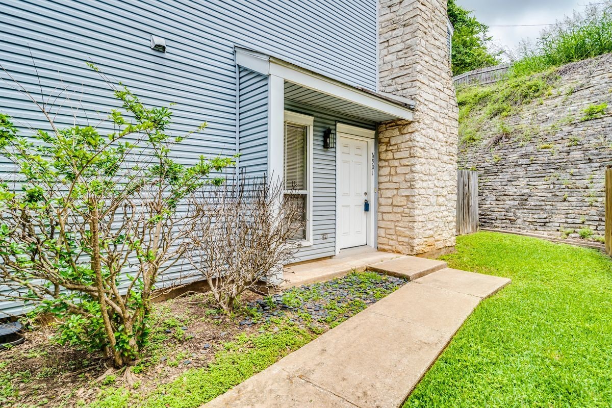 Building Photo - 6901 Old Quarry Ln