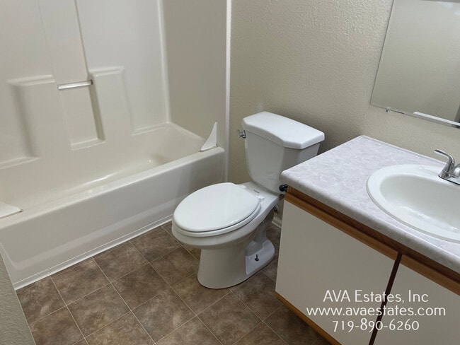 Building Photo - 729 E Laporte Dr