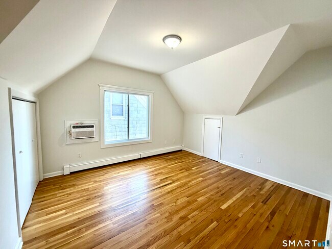 Building Photo - 410 Davidson St