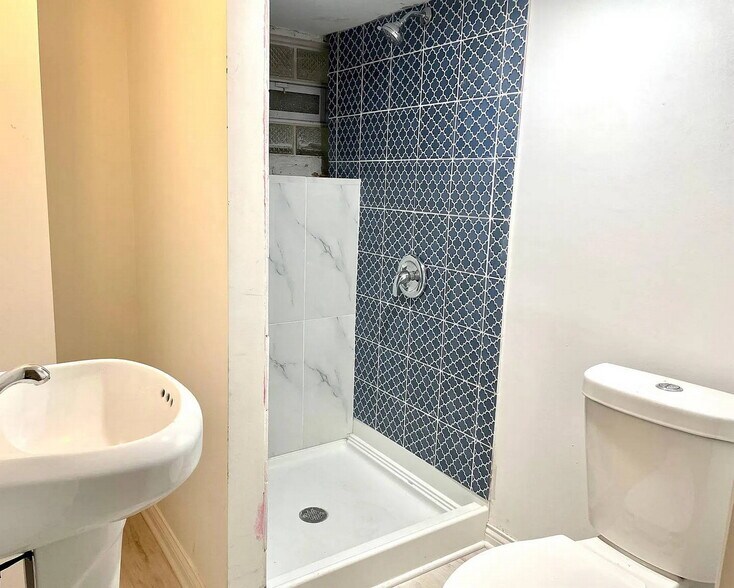 Building Photo - 1316 N Artesian Ave