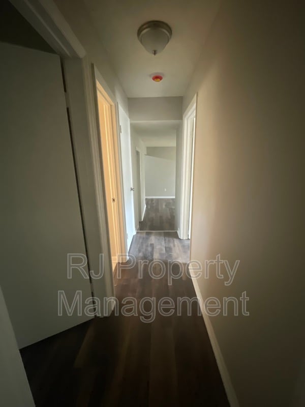 Building Photo - 9154 Haleville St