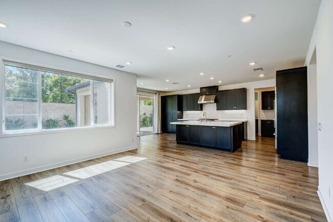 Building Photo - Luxury Living at The Farm