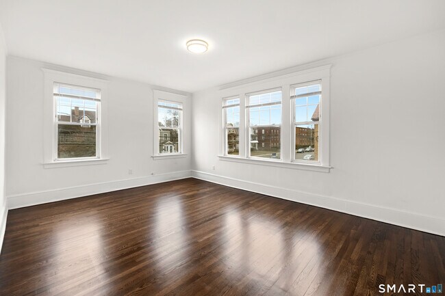 Building Photo - 155 Elm St