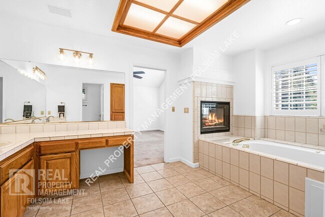 Building Photo - Beautiful 4bd 3ba home in Los Cerros Neigh...