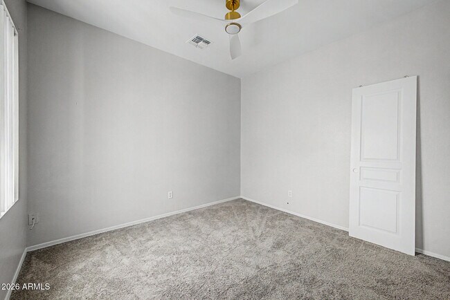 Building Photo - 9442 W Palm Ln