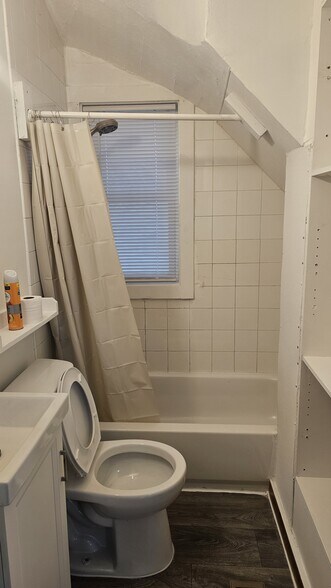 Building Photo - 585 Case Ave