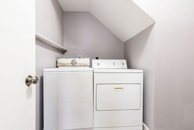 Building Photo - 506 5th St