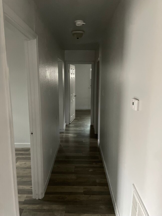 Building Photo - 113 W Ash St