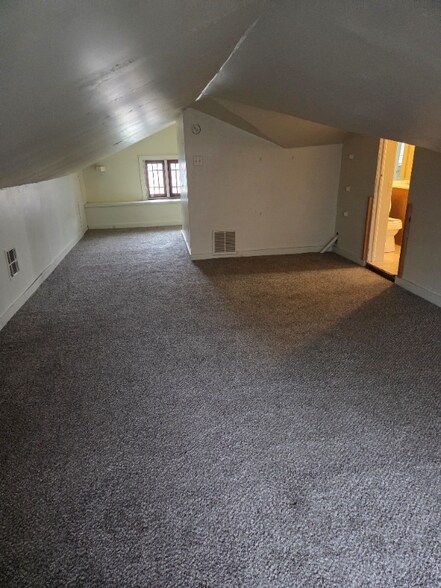 Building Photo - 1039 N Woodrow Ave