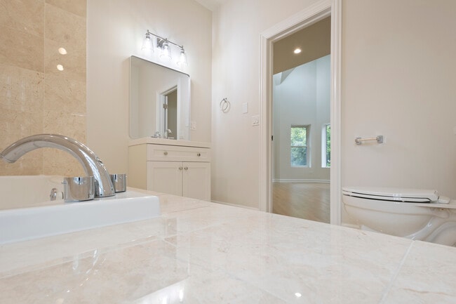 Building Photo - 6505 S Woodlawn Ave