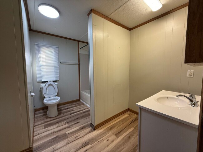 Building Photo - 2 Bedroom 1 Bath Mobile Home in Greeneville, TN