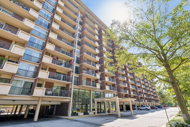 Building Photo - Incredible 2-Bedroom & 2-Bathroom in Pentagon City!