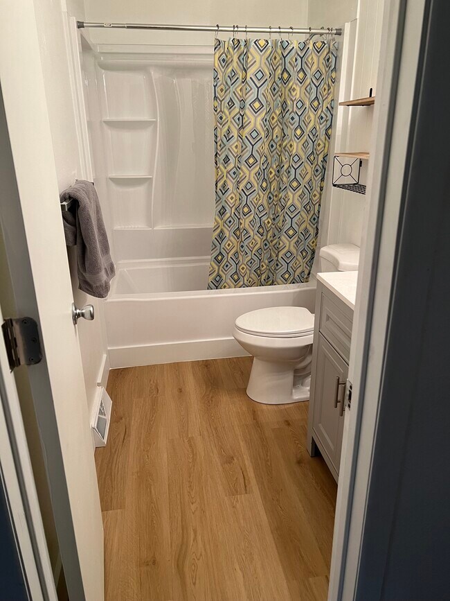 Building Photo - 428 Emery Dr