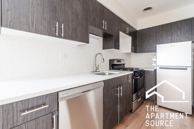 Building Photo - 5917 N Kenmore Ave