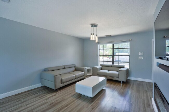 Building Photo - 6052 Lace Wood Cir