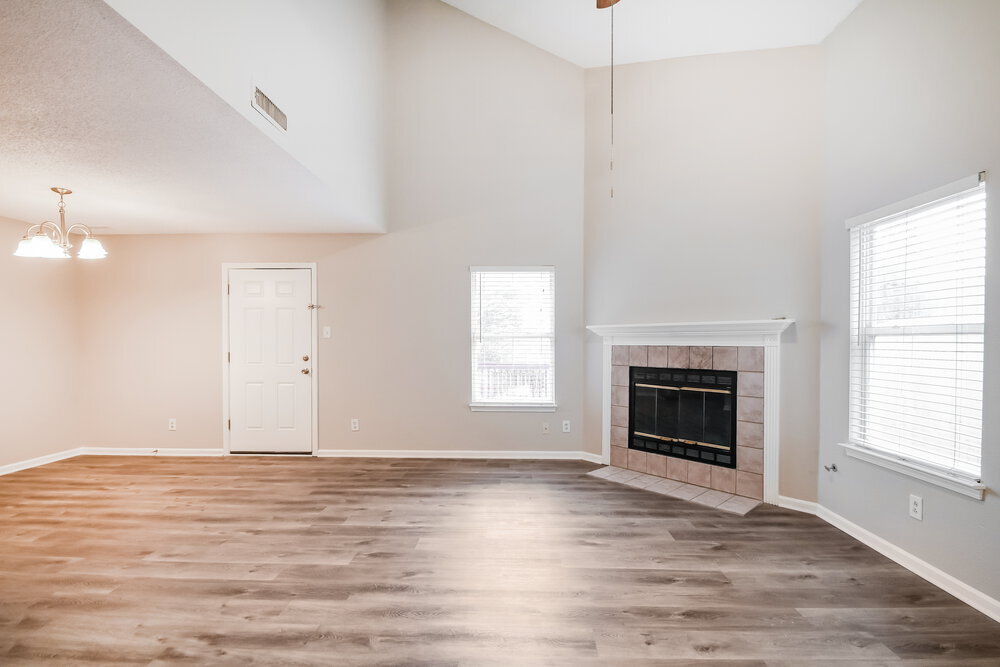 Building Photo - 16804 Lowell Dr