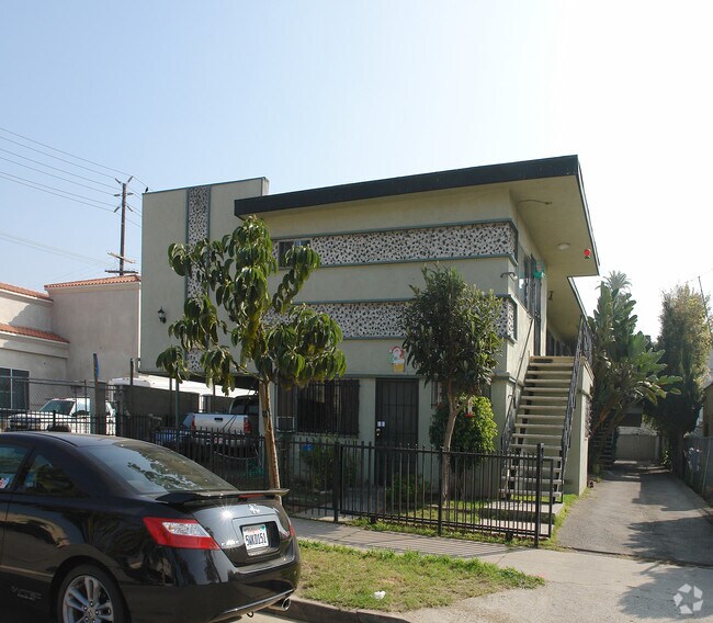 Building Photo - 1032 N Berendo St