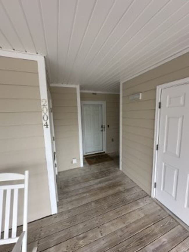 Building Photo - FULLY FURNISHED 1 BEDROOM NOW AVAILABLE