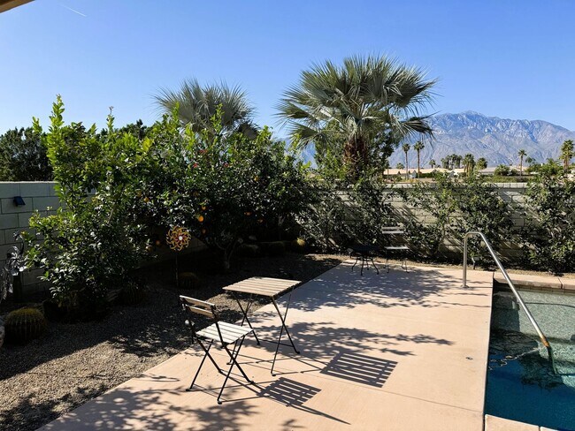 Building Photo - 3+ bedroom, 2 bath pool and spa home