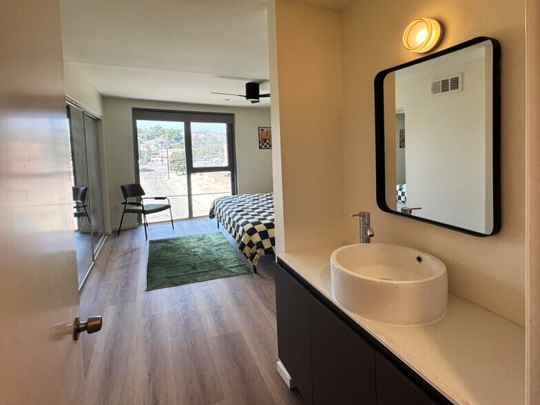 Building Photo - 4548 Huntington Dr S