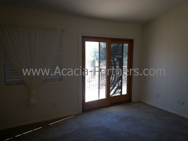 Building Photo - Three Bedroom in Silverado Hills