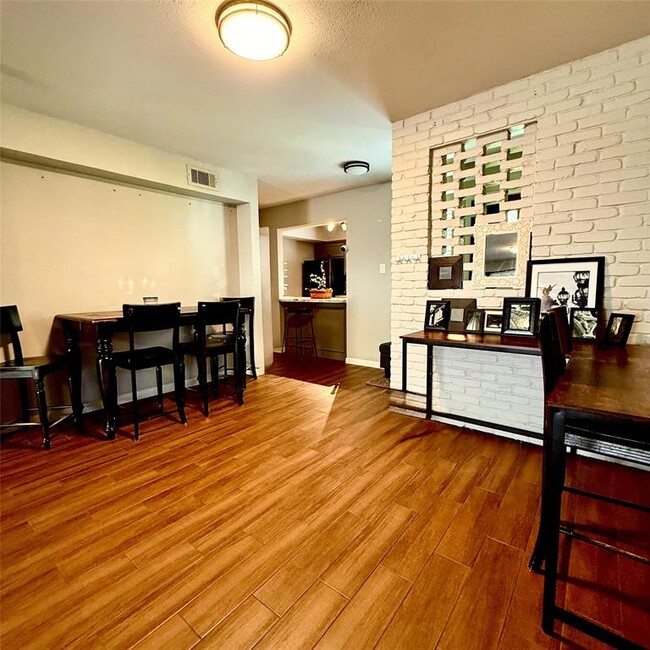 Building Photo - 13022 Trail Hollow Dr