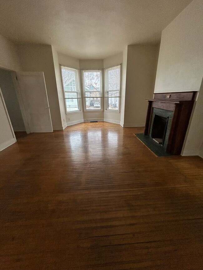Building Photo - GB - 02 - Duplex