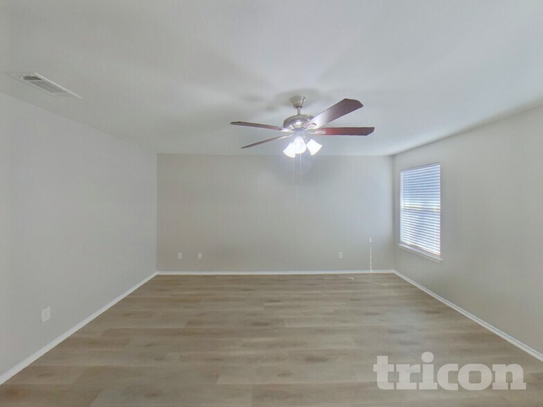 Building Photo - 50 Larkspur Dr