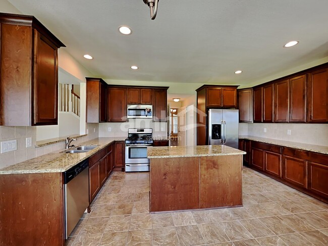 Building Photo - 501 Falcon Lake Dr