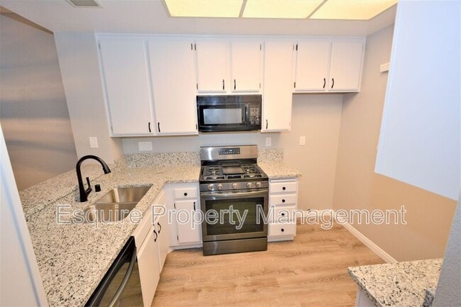 Building Photo - 703 Arneill Rd