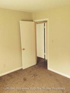 Building Photo - 702 Farmhurst Dr
