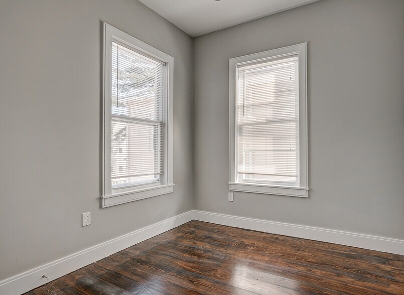 Building Photo - 147 Boston St