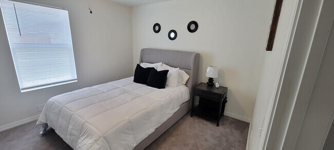 Building Photo - NEW LUXURY ONE BEDROOM APARTMENT FULLY FURNISHED