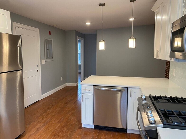 Building Photo - 34 Chelsea Ter