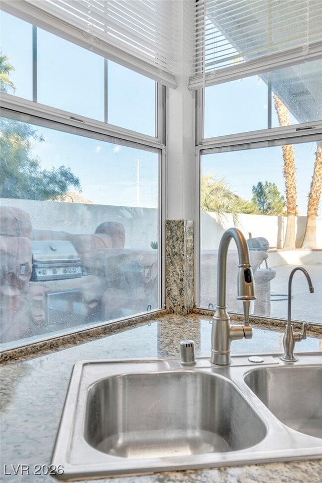 Building Photo - 3986 Windansea St