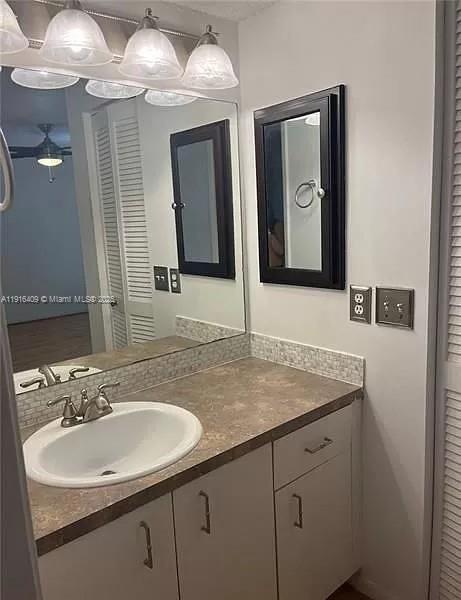 Building Photo - 1556 N 15th Terrace