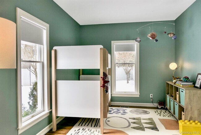 Building Photo - 70 S Country Rd