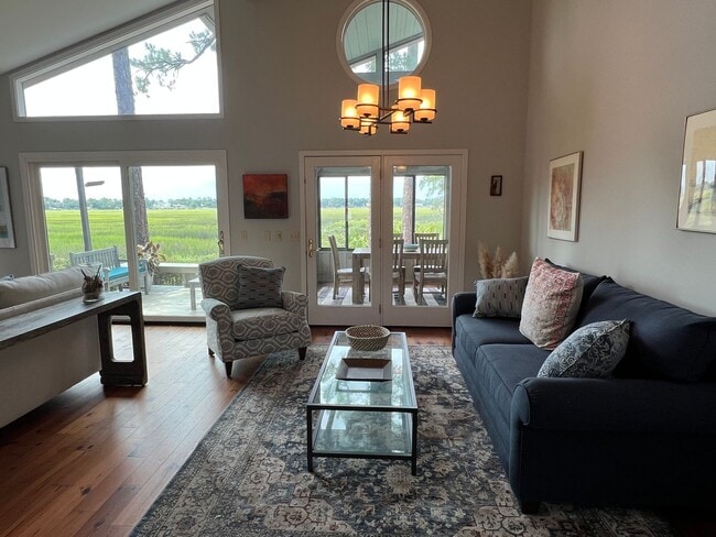 Building Photo - Beautiful Furnished Marsh Front Home - 6 mo Lease Term