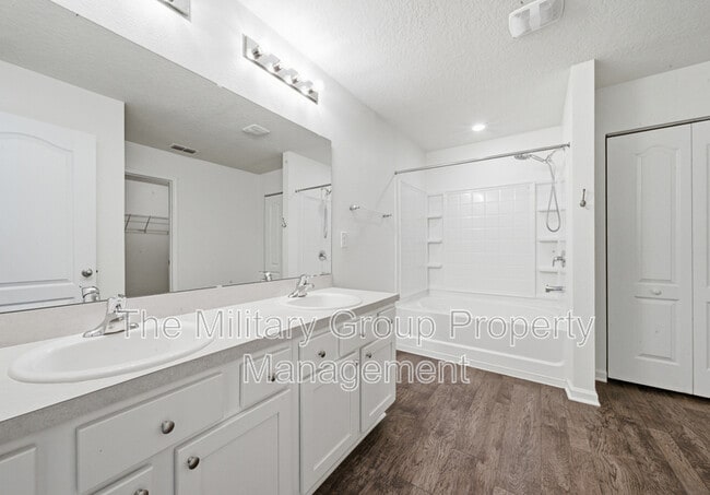Building Photo - 7814 Meadow Walk Ln