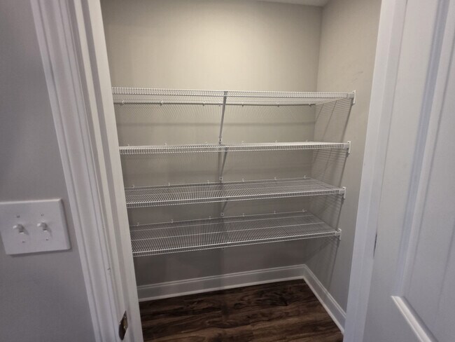 Building Photo - 541 New S Dr