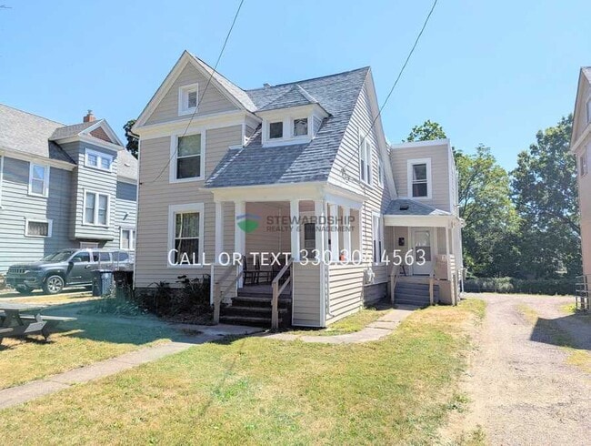 Building Photo - 147 Rhodes Ave