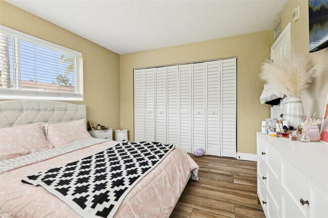 Building Photo - 14500 SW 88th Ave