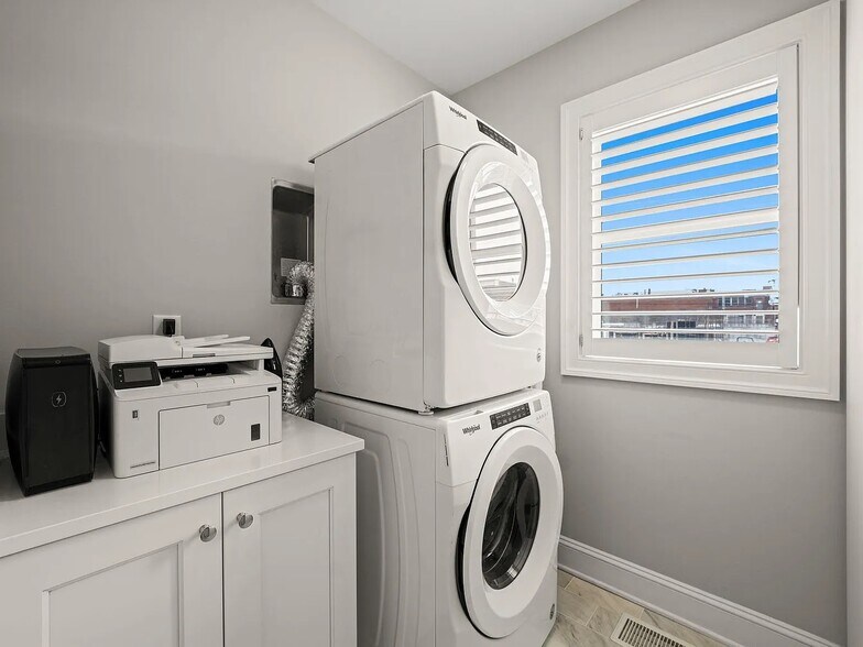 Building Photo - 605 Smedes Pl