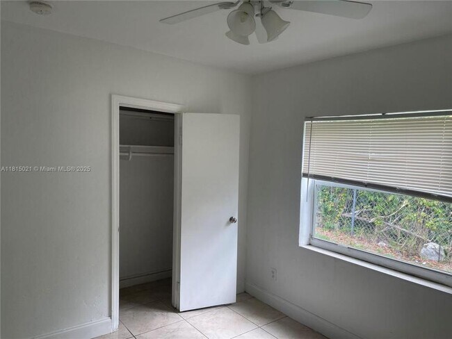 Building Photo - 2 bedroom in North Miami Beach FL 33160