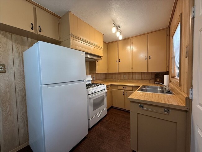 Building Photo - 1401 Pugh Dr