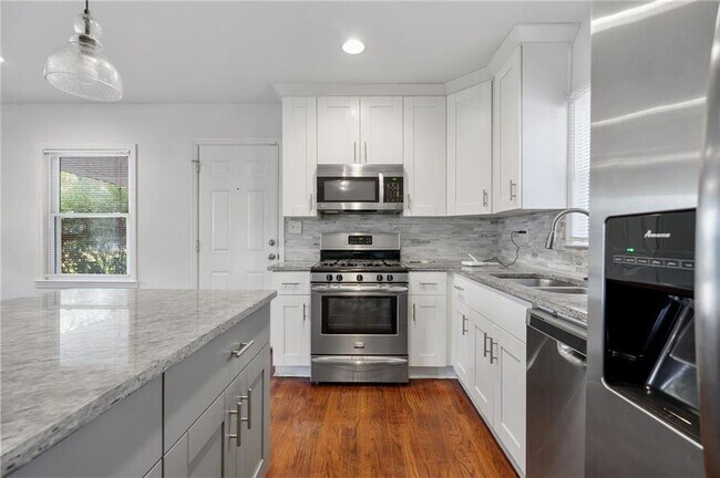Building Photo - 2474 Habersham Dr