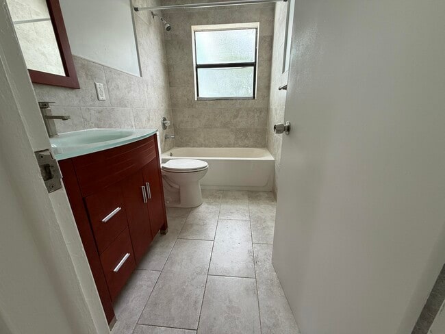 Building Photo - 477 NE 35th St