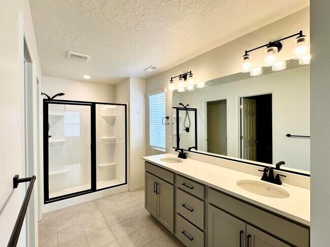 Building Photo - 283 N 1580 W